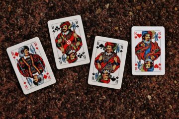 Basteltipps: Alte Kartenspiele kreativ recyceln