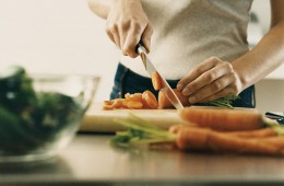 Kalorien aus der Kantine? So ernährt man sich im Büro gesund